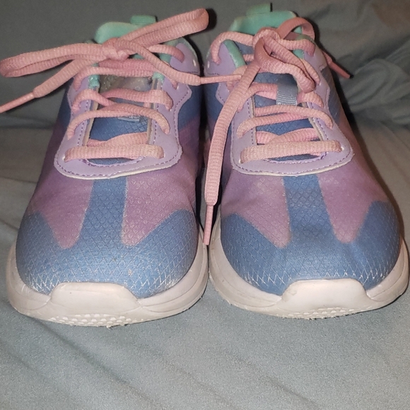 Little Girl's size 3 BCG sneakers - Picture 6 of 9